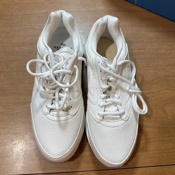 Brooks Addiction Walker Shoes Mens Size 9.5 White Leather Walking 2E Wide